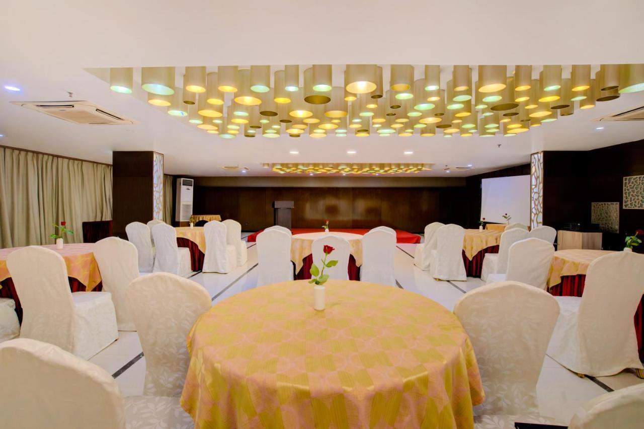 Milestone Hotel And Banquets Siliguri Dış mekan fotoğraf